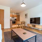 Londwell, City & Limehouse Balcony Apartment - City Views