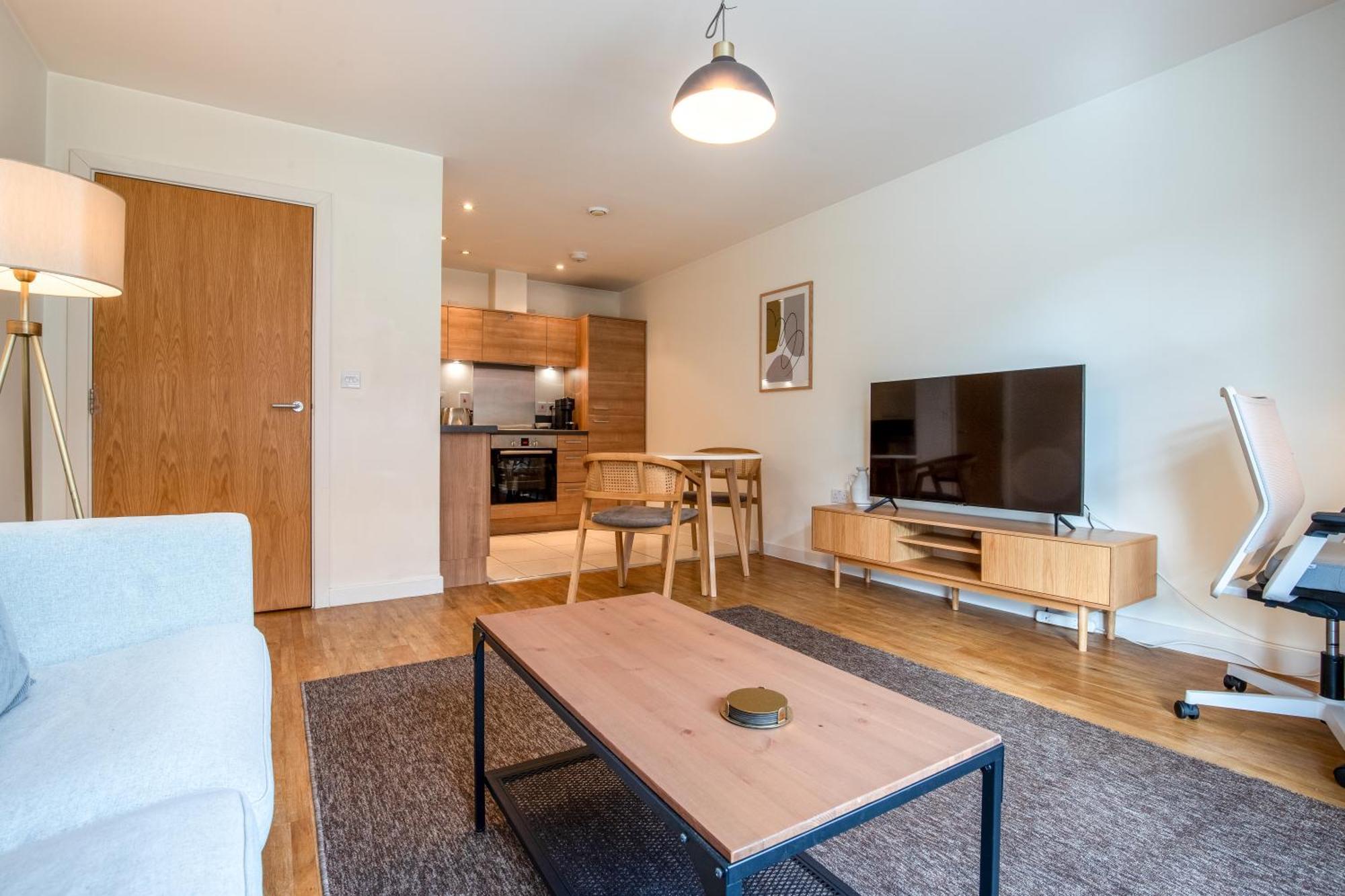 Londwell, & Limehouse Balcony - Views Apartment *