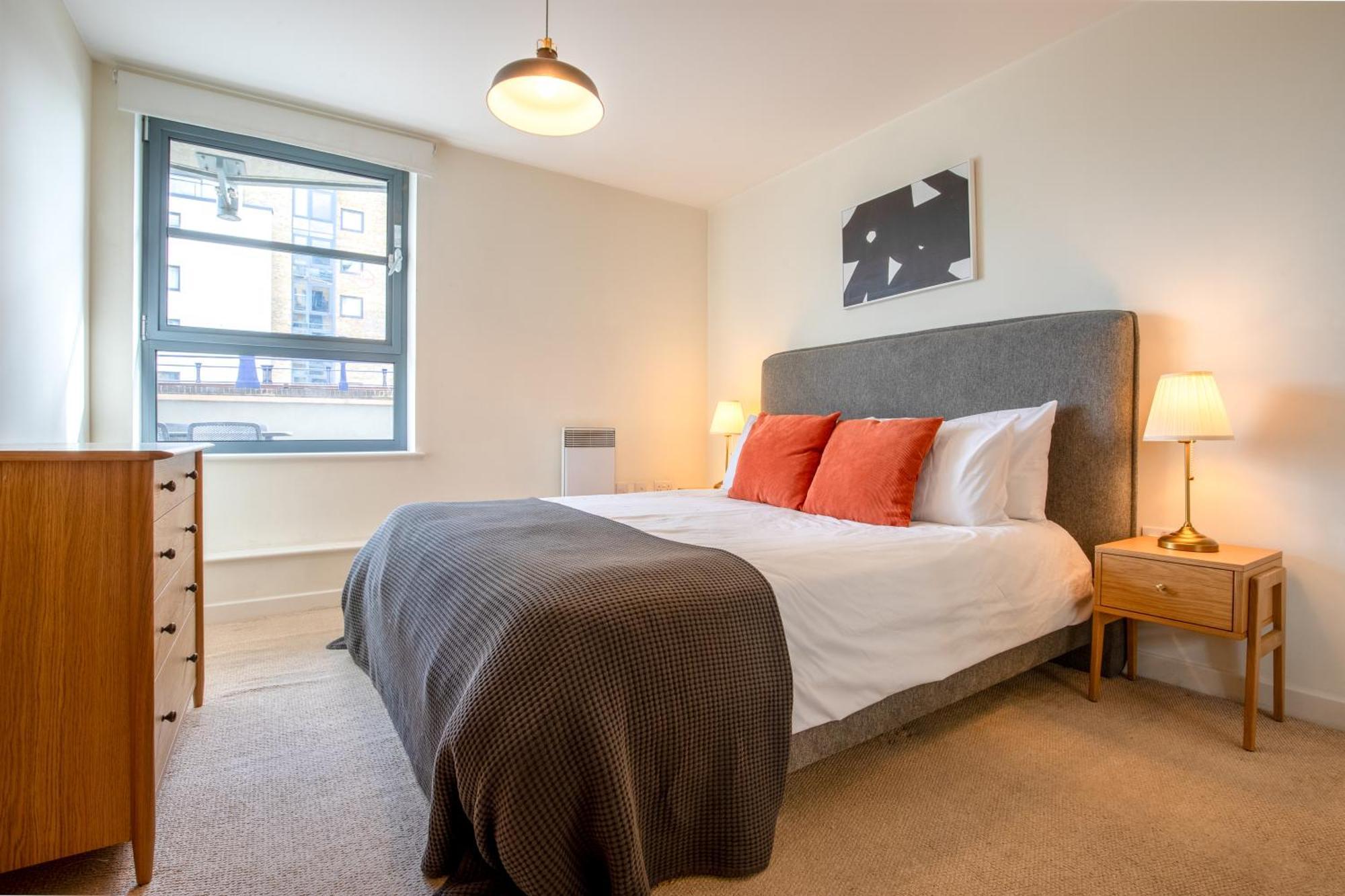 Londwell, & Limehouse Balcony - Views Apartment *